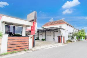 Hotel O near Plaza Ambarrukmo Yogyakarta formerly Wisma Arya 2