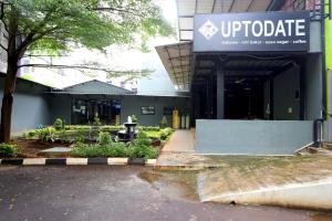 Super OYO Townhouse OAK Hotel Fiducia Pondok Gede