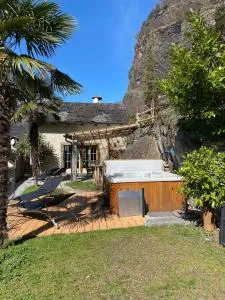 Top -Rustico mit Aussenwhirlpool beheizt und Sauna - Acquarossa