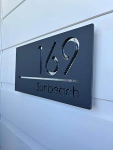 169 Sunbeach, Scratby - Two bed Chalet, sleeps 5, pet friendly, FREE pool and entertainment passes plus WiFi and linen and towels included