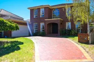 5BR Spacious Convenient Home in Central Glen - 维勒希尔