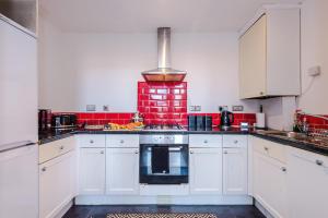 Private garden maisonette near city centre! Walking distance from Anfield