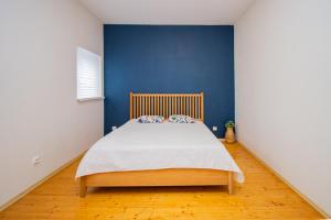 KOSMOS Guesthouse - Country house - Cottage - Quiet stretch by the sea and forest!