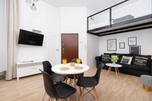 Dietla Studio with a mezzanine in the center of Kraków by Noclegi Renters