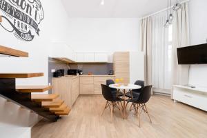 Dietla Studio with a mezzanine in the center of Kraków by Noclegi Renters