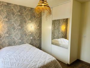 Villas Confortable maison renovee, jardin clos, 1km plage : photos des chambres