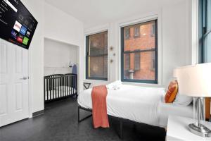 CozySuites Stunning 1BR in Downtown Pitts #5