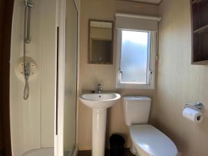 Homely 8 Berth Caravan At Broadland Sands Holiday Park, Suffolk Ref 20154Bs