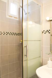Appartements Apartment with balcony just outside Paris : photos des chambres