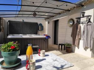 Appartements Le Titibu, Gite et Spa entre Ardeche et Provence, Clim, BBQ, Netflix, classe 5 etoiles : photos des chambres