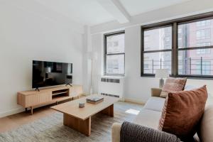 Blueground Midtown E wd doorman nr E River NYC-1527