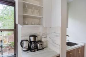 Blueground Midtown E wd doorman nr E River NYC-1527