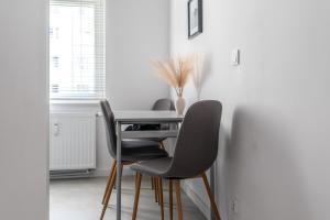 Warszawa Rakowiec Stylish Apartment by BookingHost