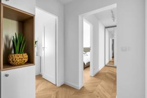 Warszawa Rakowiec Stylish Apartment by BookingHost
