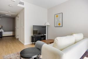 Blueground Downtown elevator nr parks LAX-1251