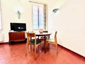 B OT Maison Barillerie - Old Town - Promenade des