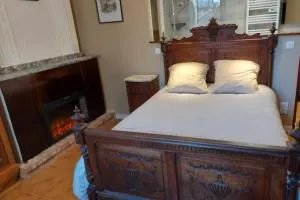 Superbe maison de 1785, table d'hôte, bain à remous, massages - Chambre La Fontaine - 蒙特雷若