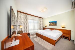 Superior Double Room - Free Access to Spa room in Wellness Hotel Happy Star