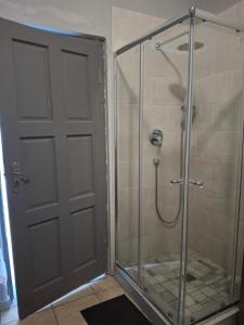 OlimG Stays Budget Room 2