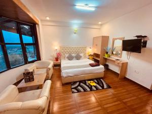 Hotel New Hadimba Palace Inn - Mountain View with Premium Rooms Near Mall Road , Manali