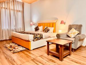 Hotel New Hadimba Palace Inn - Mountain View with Premium Rooms Near Mall Road , Manali