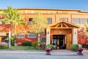 Capital O Hotel Villa Azura - Boulevard