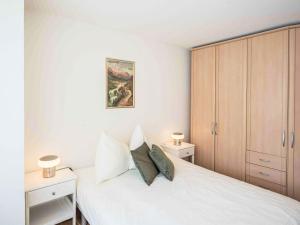 Apartment Chesa Fleury by Interhome