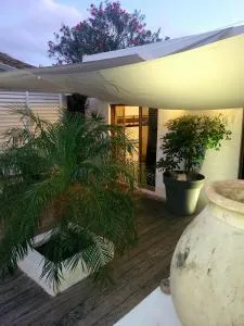 CHAMBRE atypique CHEZ L'HABITANT PDJ sur demande - Saint-Louis