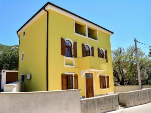 Apartment Val-6 by Interhome