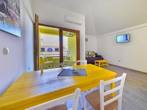 Apartment Val-5 by Interhome