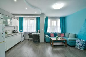 By The Sea - central with free parking