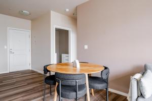 Blueground Univ Dist AC elev nr UW Burke SEA-850