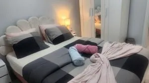 Chachino Guesthouse -5 Mins walk to Train & Bus Station - Cacém