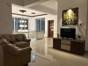 Vinayaka House - A Luxurious Duplex Home - Kankanādi