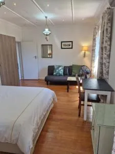 Pine House - self-catering - Pinelands