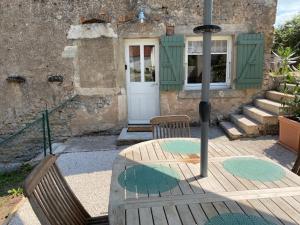 Petite maison de charme à Thury