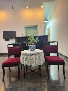 Charming Colonial Home near Botanical Garden