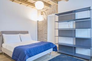 Milan Retreats Duomo