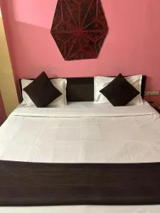 Hotel Decision - Dhār