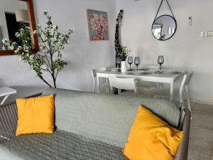 Paradise Gardens pool view apartment