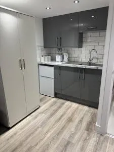 Restoa Studio 3 Peaceful Spot wParking and Fast WiFi - Walkly