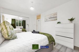 1 Bedroom Apartment By Arhouse Apartments Short Lets & Serviced Accommodation Highbury With Free WiFi