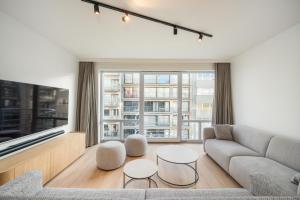 Luxe comfort app met zijdelings zeezicht en in centrum