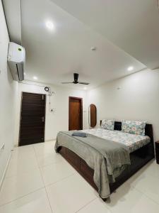 Noah Suits-2BHK NearUSCONSULATE