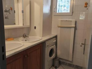 Appartements Chalet de Montagne avec Parking a Cauterets - FR-1-812-123 : photos des chambres