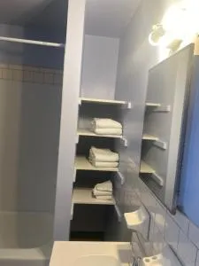 First floor steps up - 尤蒂卡