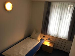 Single Room with Shower room in Hirschen Backpacker-Hotel & Pub