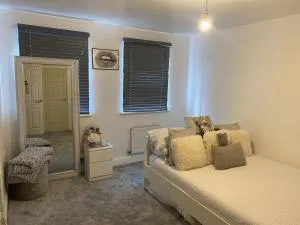 4 Bedrooms Home Like Home - Tadley