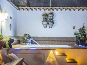 Cubos Estudio Casabermeja Noches de Luna B & Pool