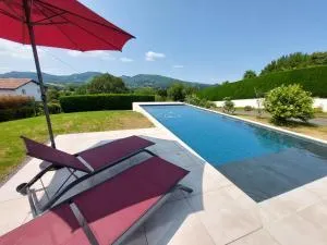 Villa avec piscine vue montagnes à 3km des plages - 西布勒
